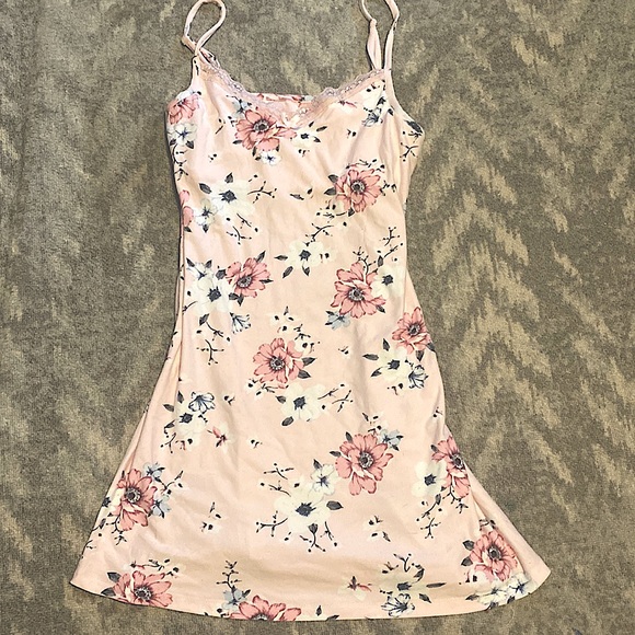 Pink night gown - Picture 1 of 1